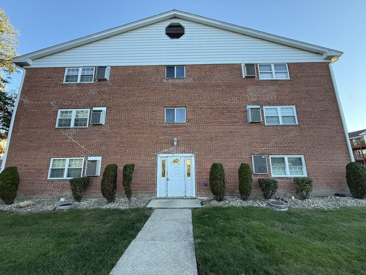 6115 W 94th St #C2 - Photo 3 of 20