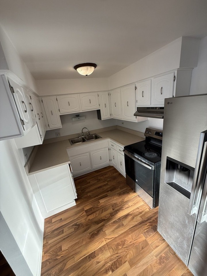 6115 W 94th St #C2 - Photo 6 of 20