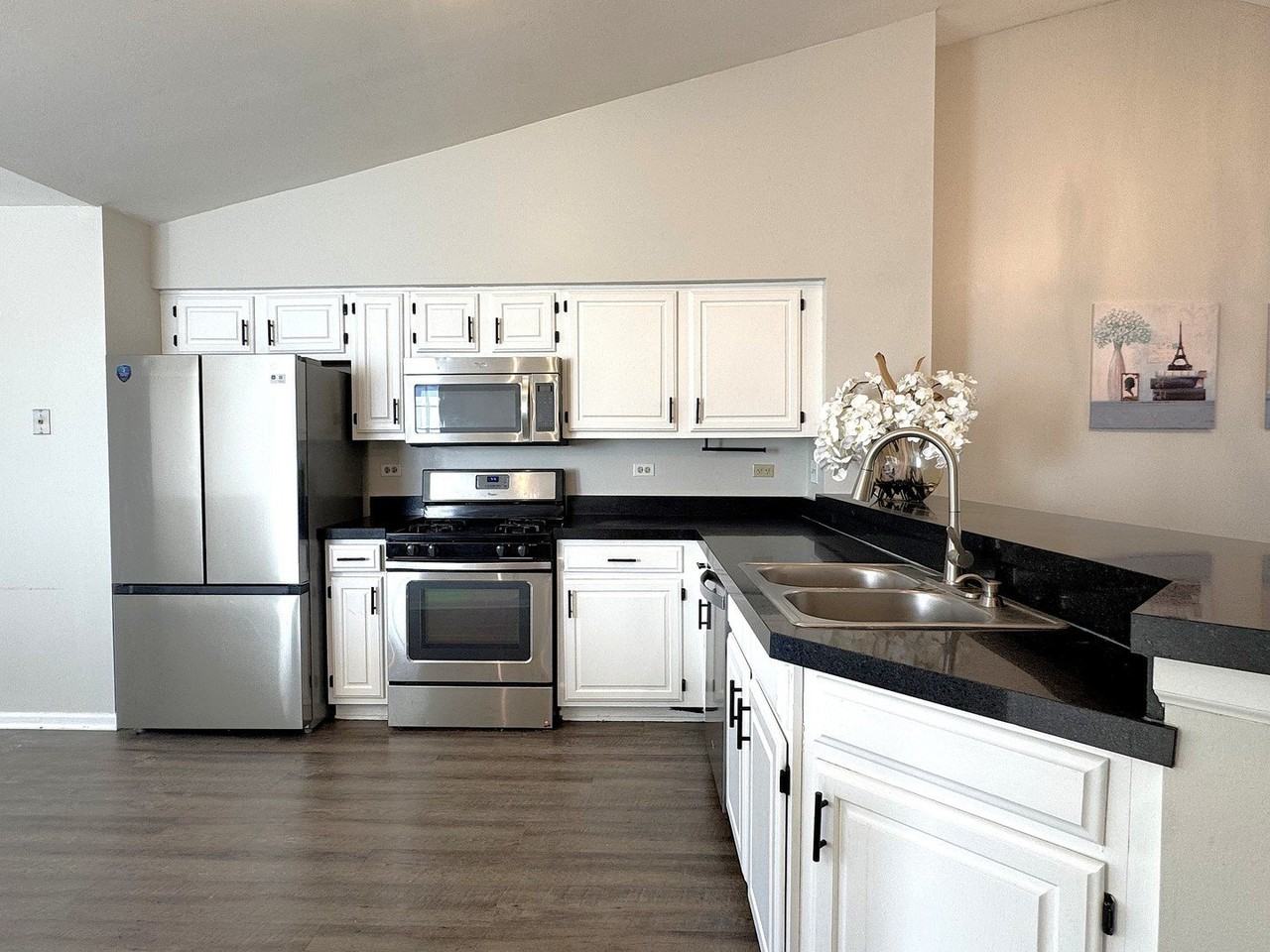 8249 Ripple Rdg - Photo 3 of 15