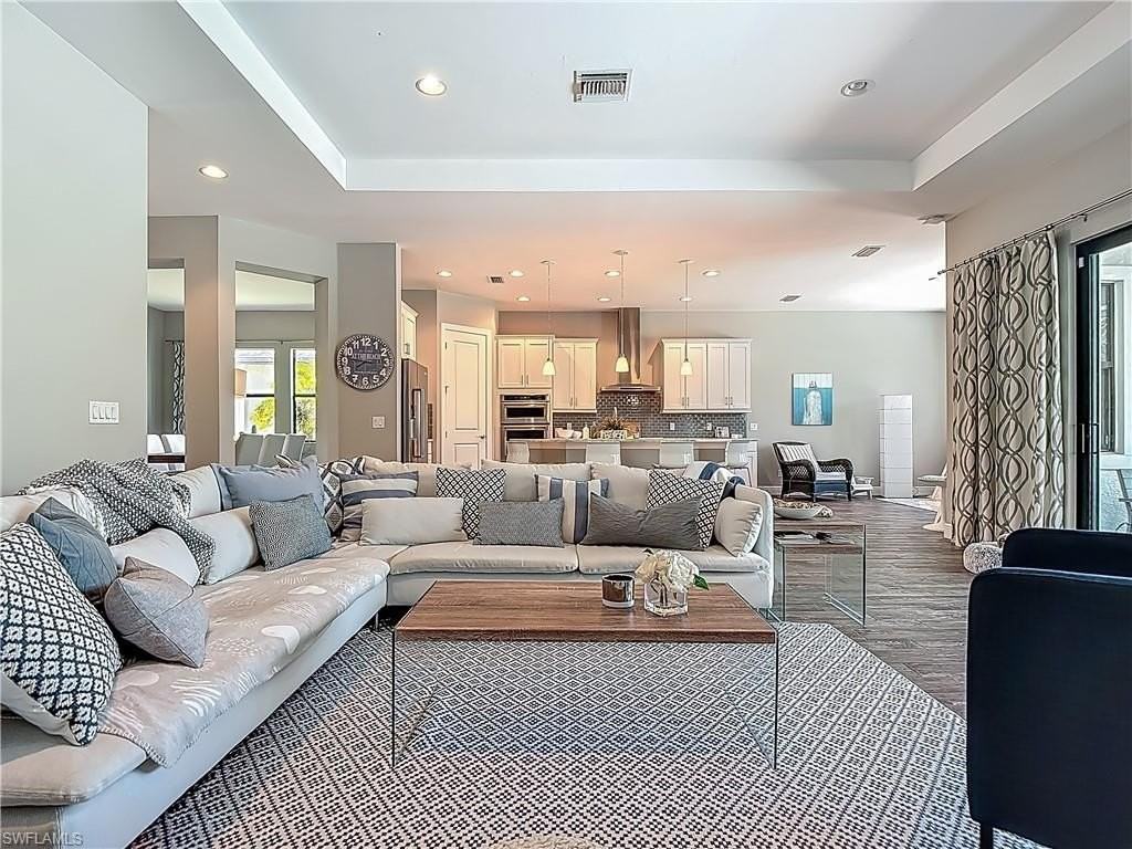 4524 Tamarind Way - Photo 7 of 50