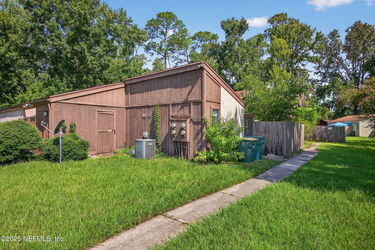 10711 Whispering Woods Pl #2 - Photo 2 of 32