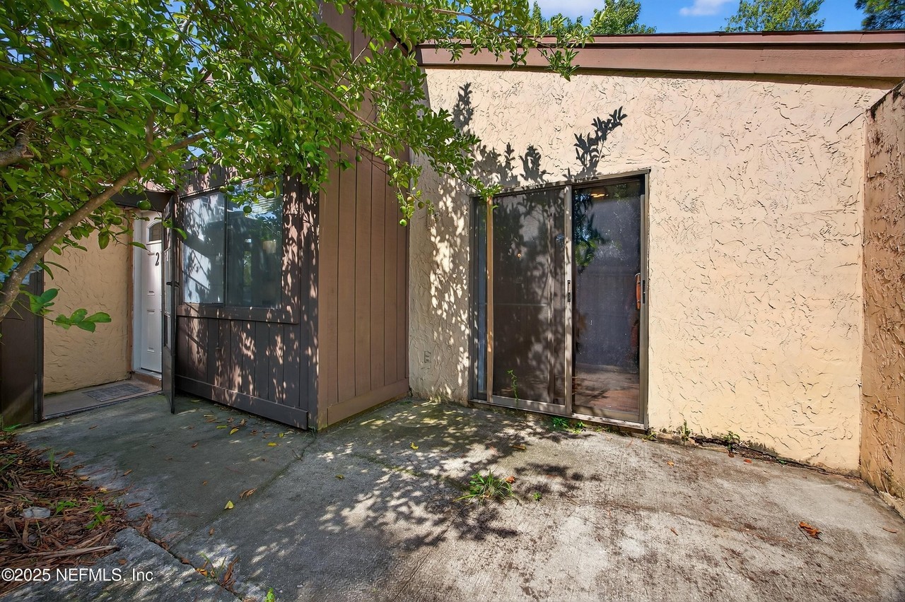 10711 Whispering Woods Pl #2 - Photo 3 of 32