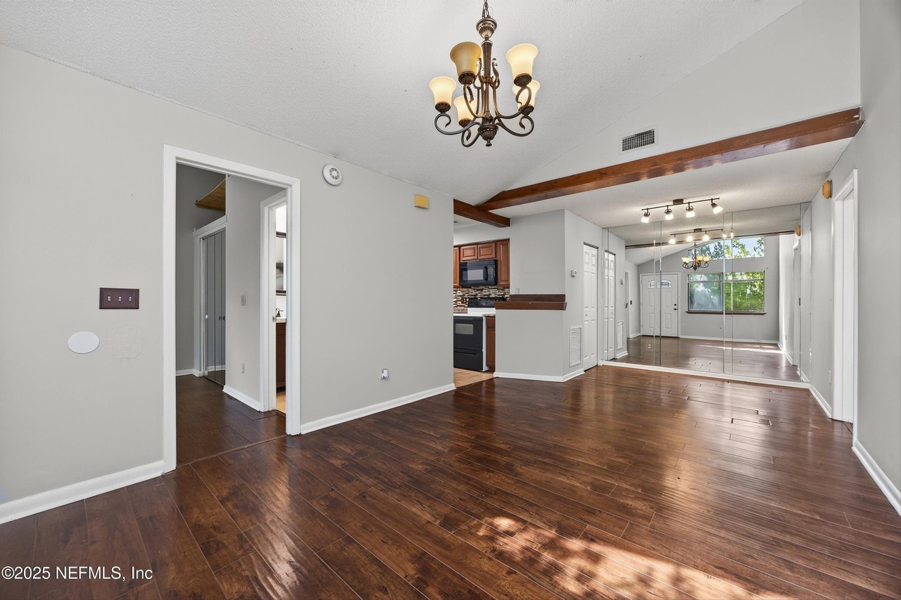 10711 Whispering Woods Pl #2 - Photo 5 of 32