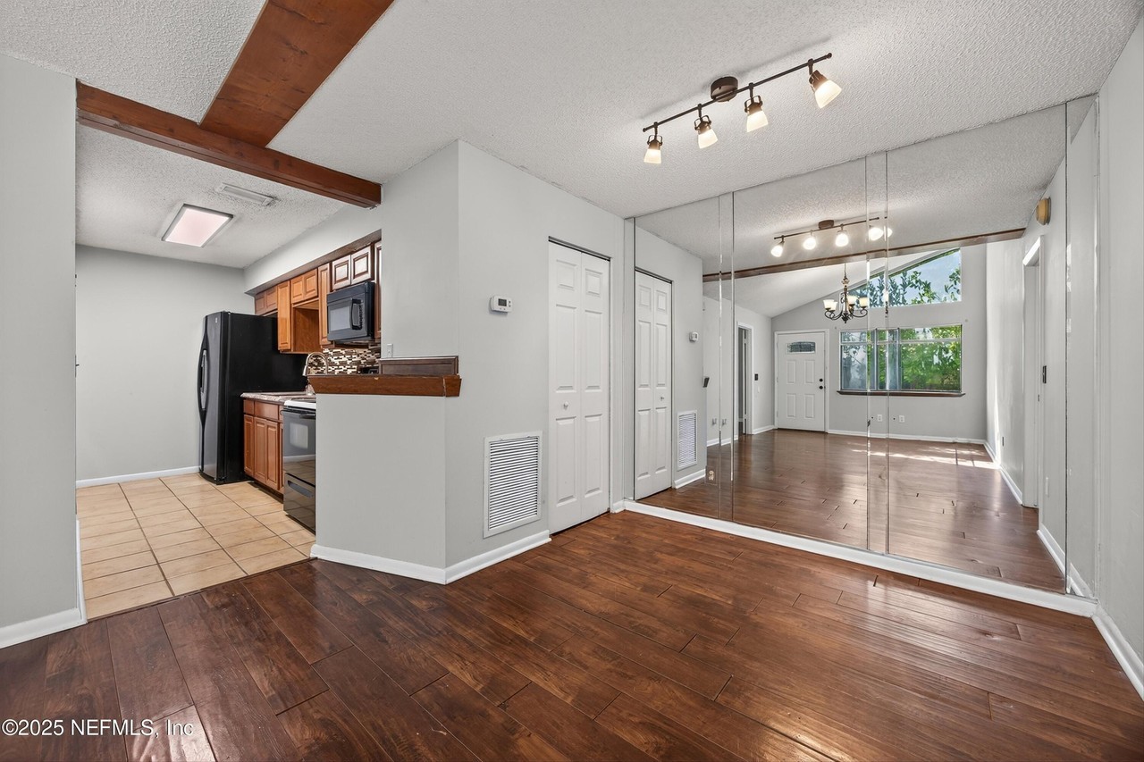 10711 Whispering Woods Pl #2 - Photo 7 of 32