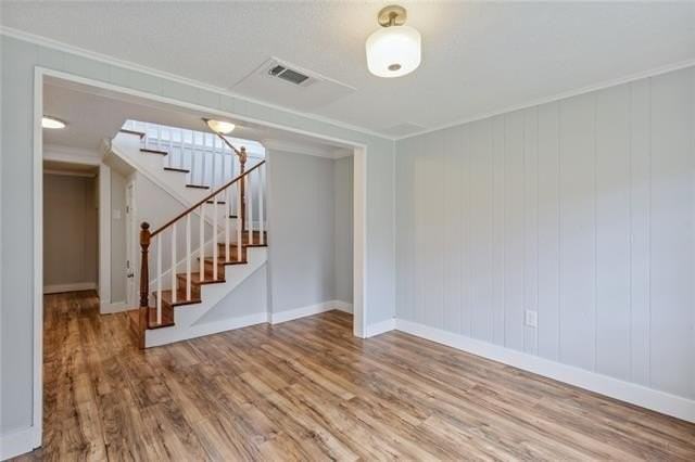 910 Claiborne Dr - Photo 2 of 25