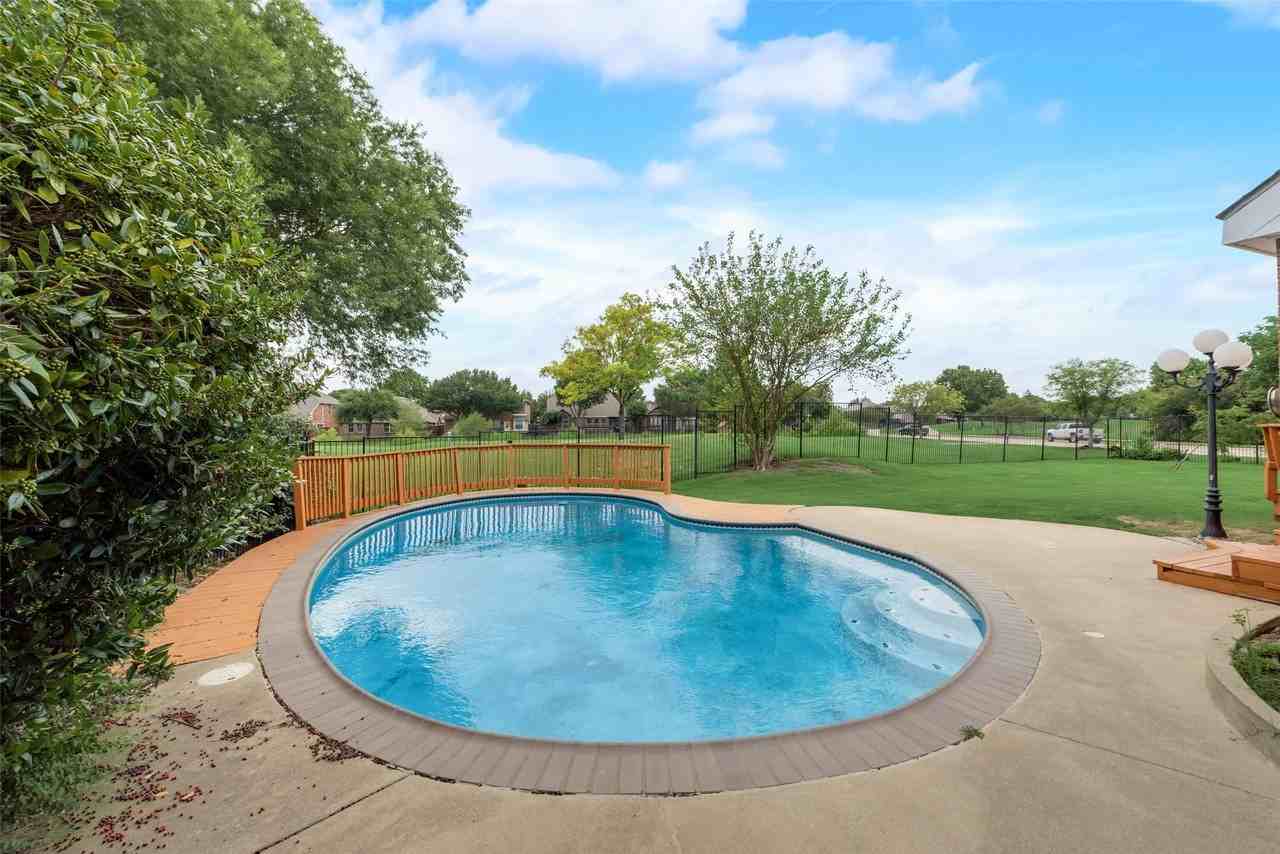 10117 Waterview Pkwy - Photo 4 of 33