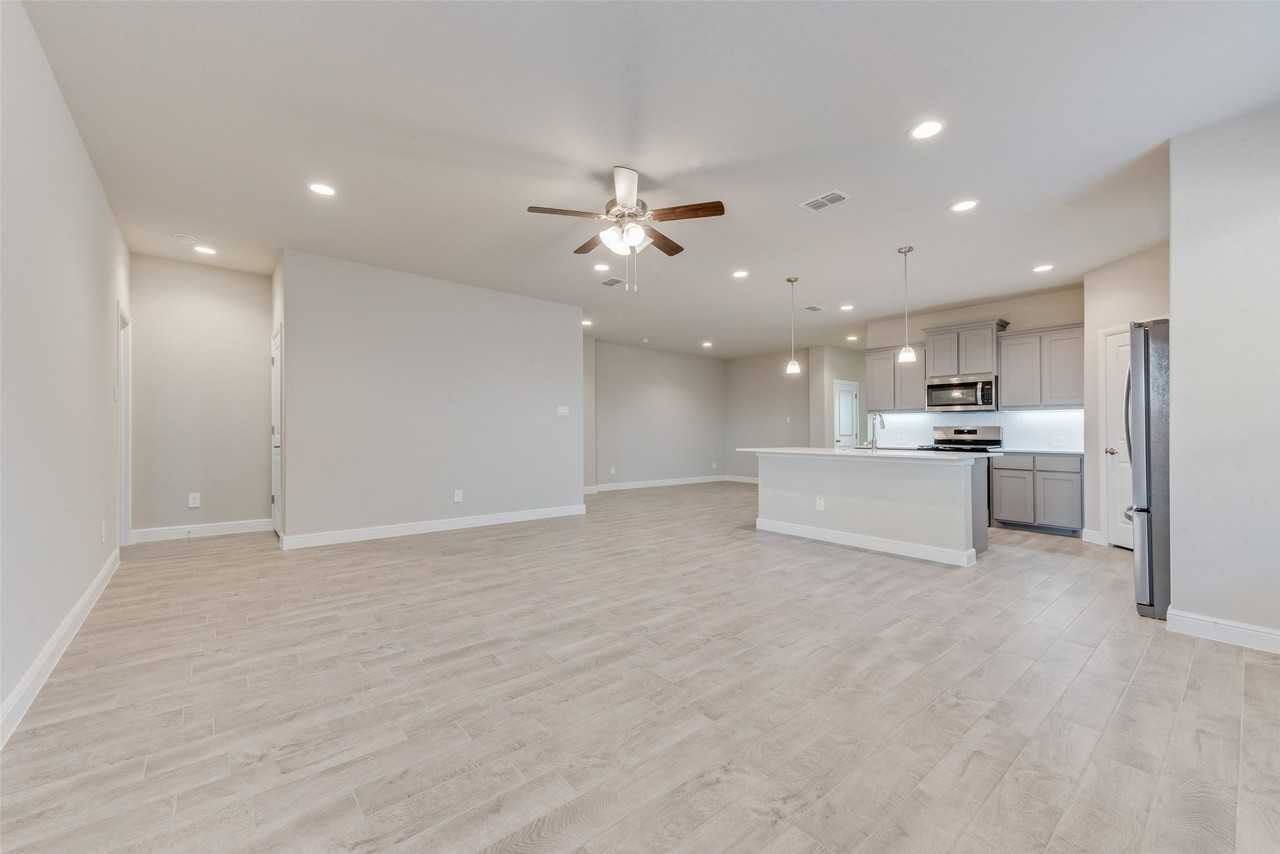 2212 Monoceros Dr - Photo 3 of 18