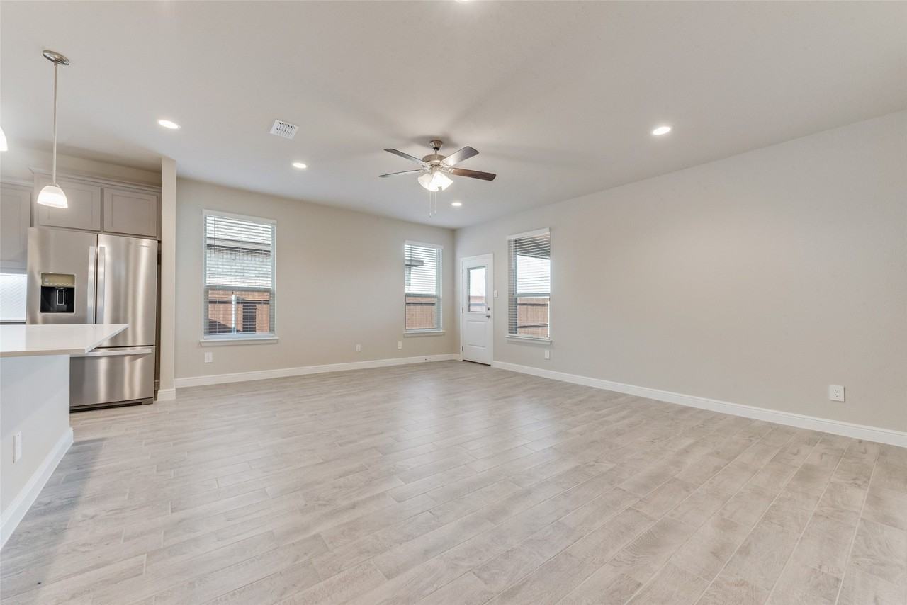 2212 Monoceros Dr - Photo 4 of 18
