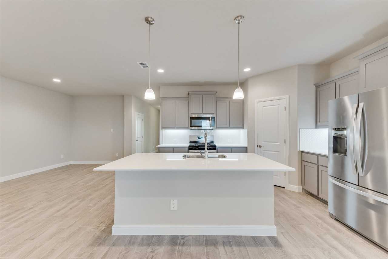 2212 Monoceros Dr - Photo 6 of 18