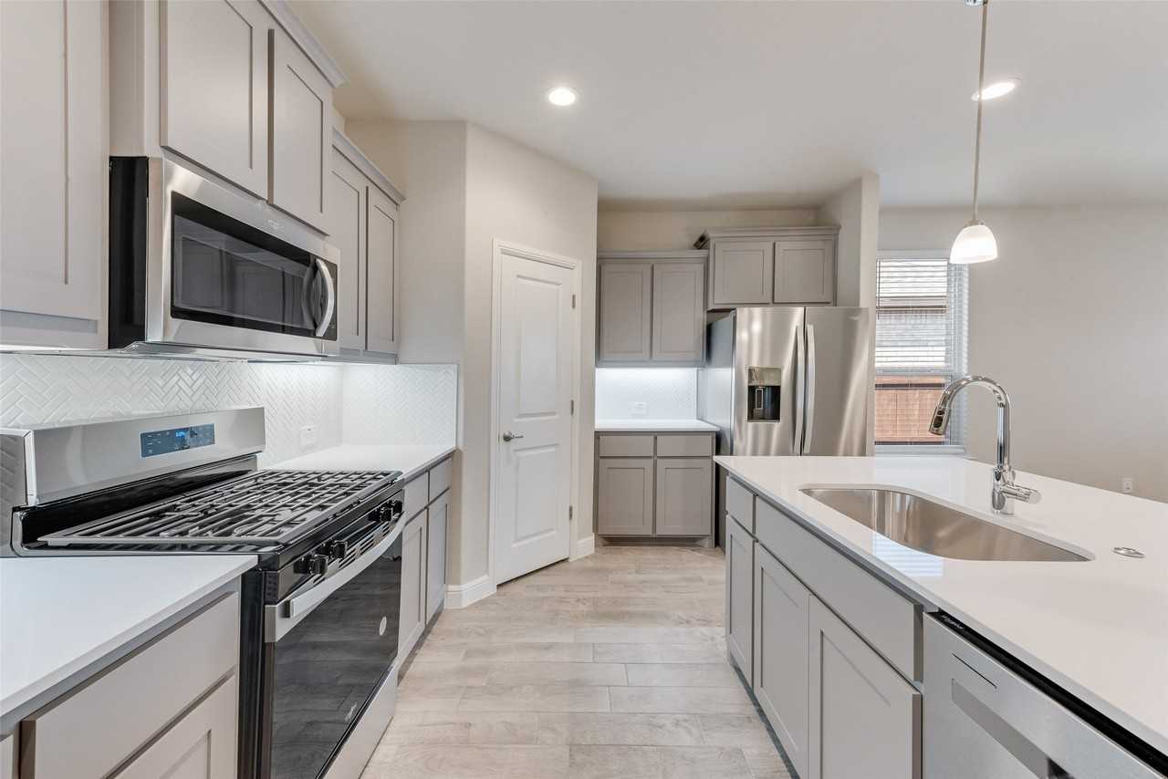 2212 Monoceros Dr - Photo 7 of 18