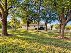 637 S Loop Dr - Photo 1 of 1