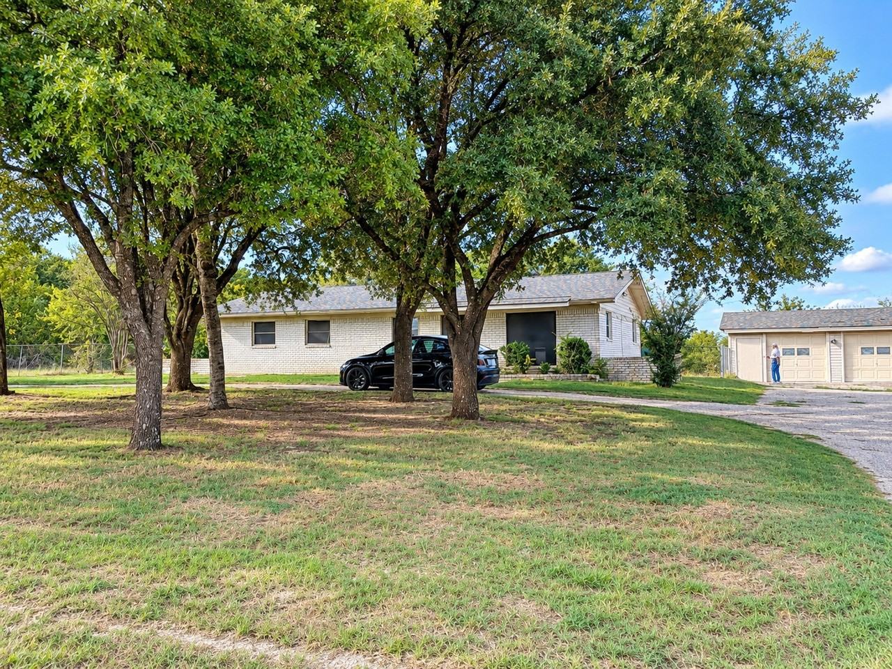 637 S Loop Dr - Photo 4 of 8