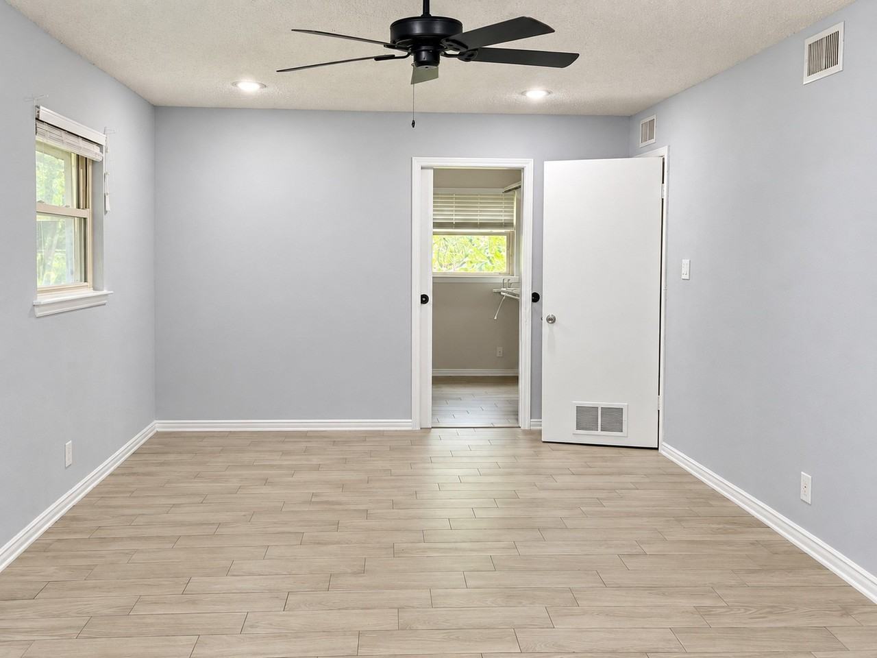 637 S Loop Dr - Photo 5 of 8