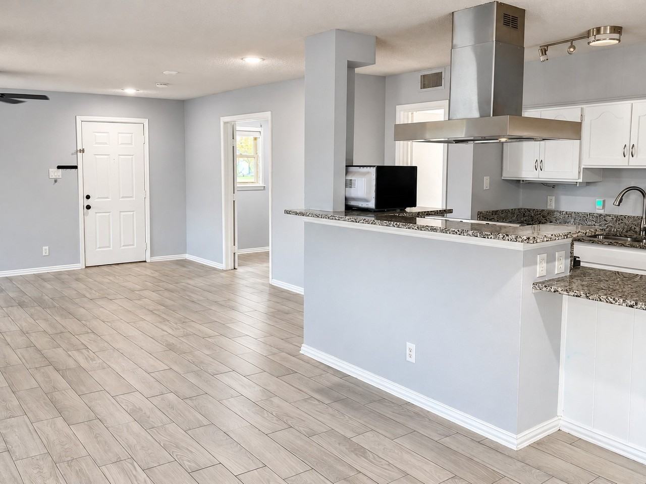 637 S Loop Dr - Photo 6 of 8