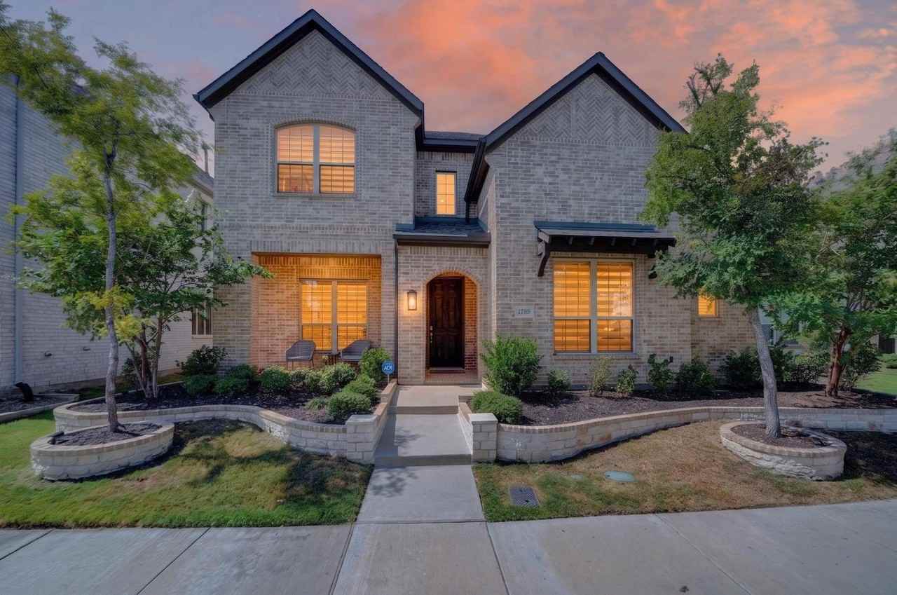 12789 Royal Oaks Ln