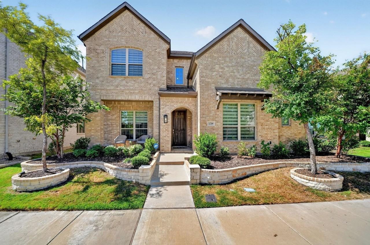 12789 Royal Oaks Ln - Photo 2 of 39