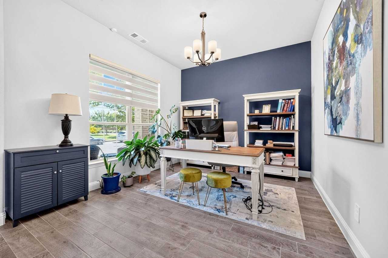 12789 Royal Oaks Ln - Photo 6 of 39