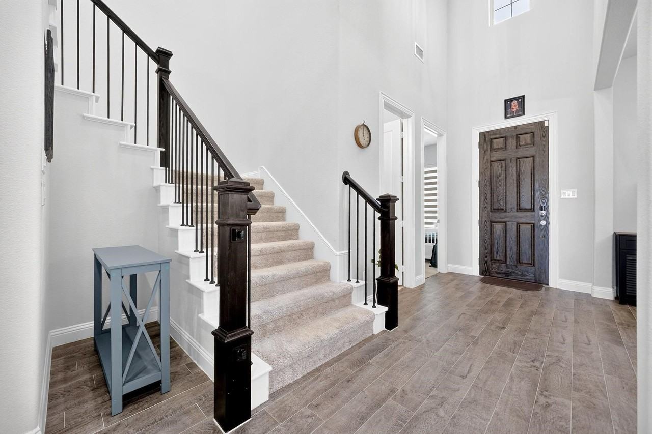 12789 Royal Oaks Ln - Photo 7 of 39
