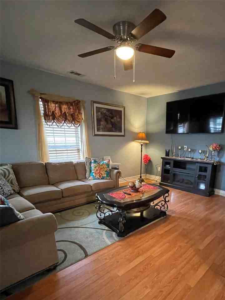 800 N Walnut St - Photo 6 of 15