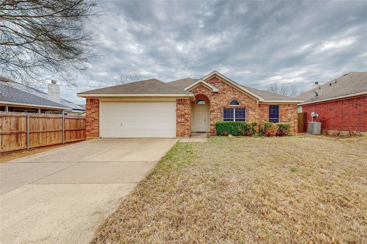 1720 Treasure Cay Dr - Photo 2 of 25