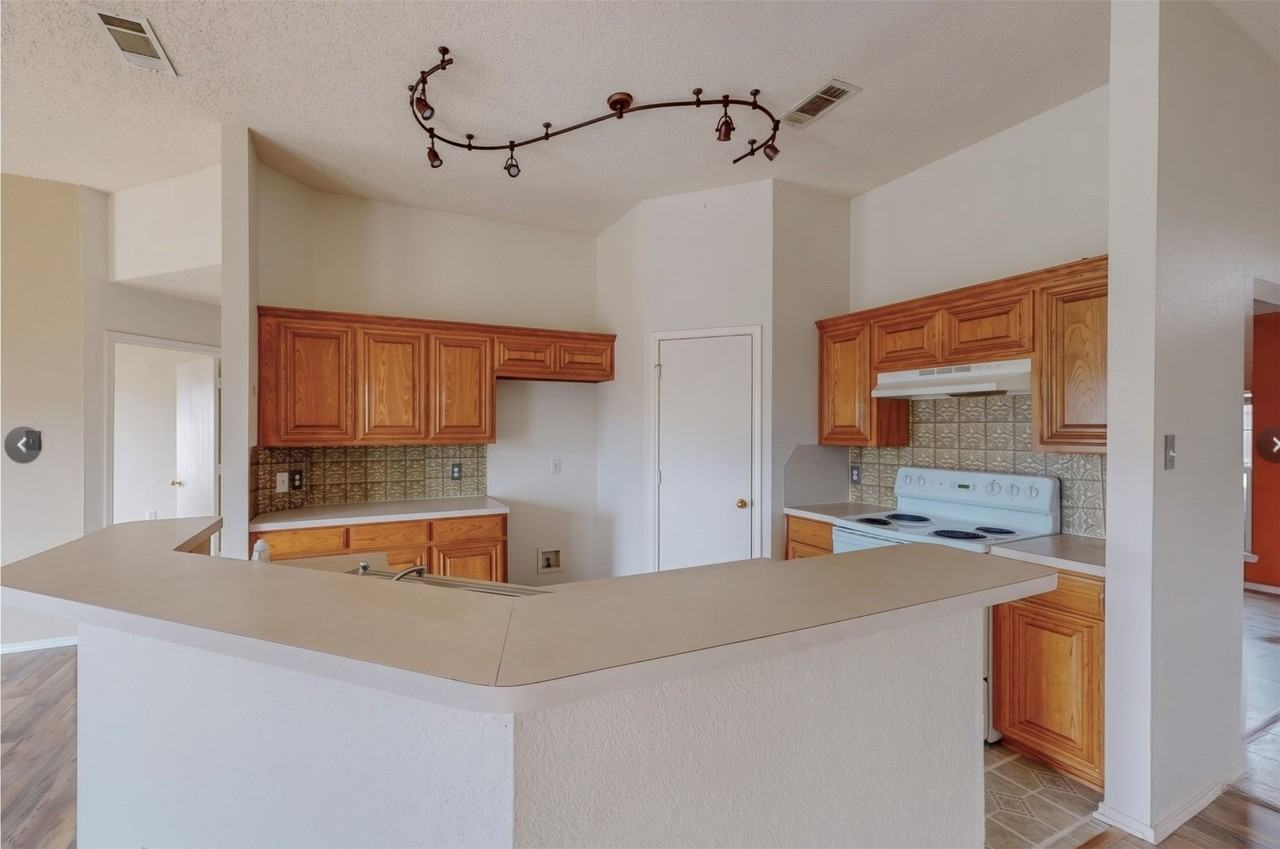 1720 Treasure Cay Dr - Photo 3 of 25