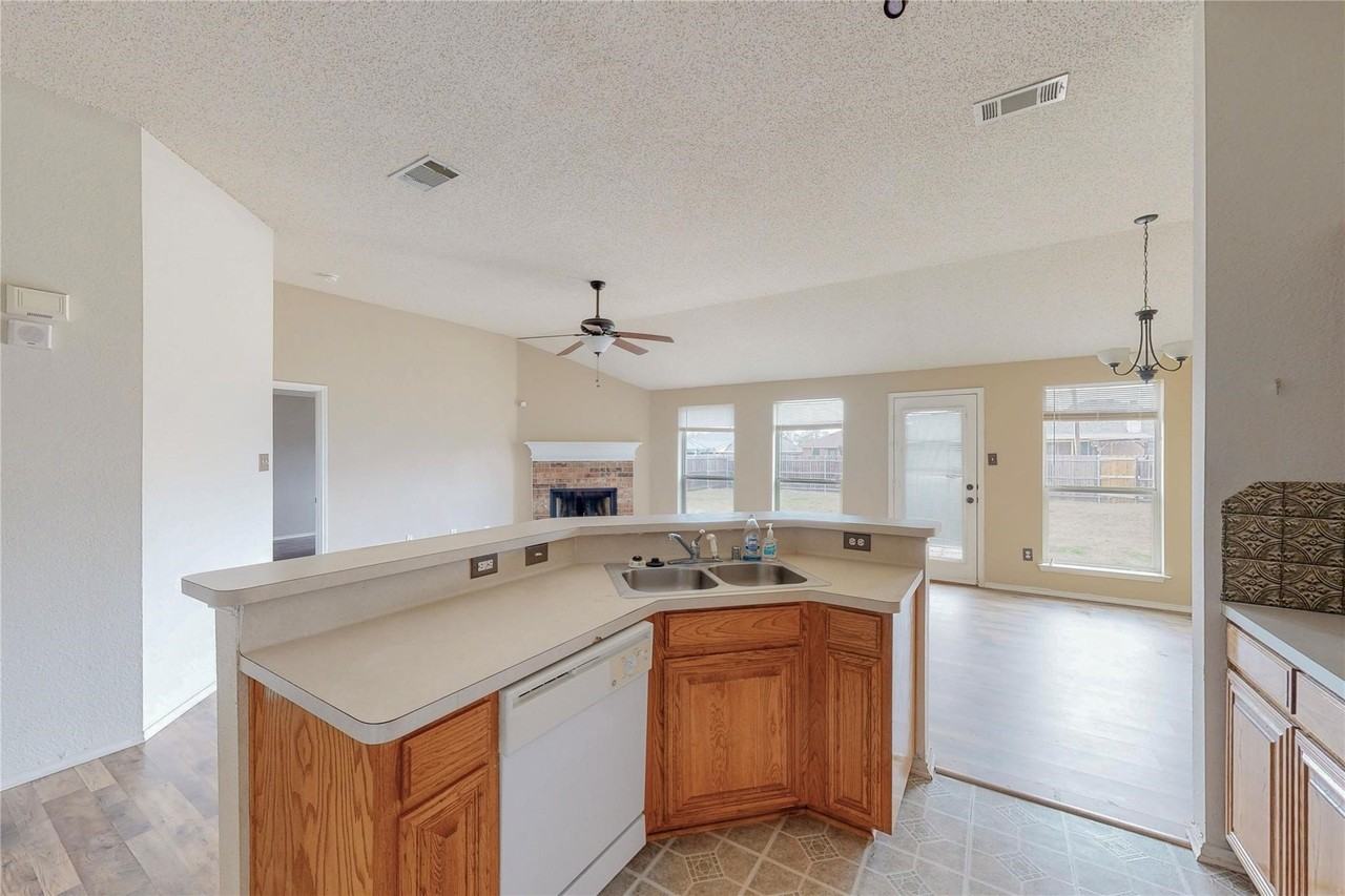 1720 Treasure Cay Dr - Photo 6 of 25