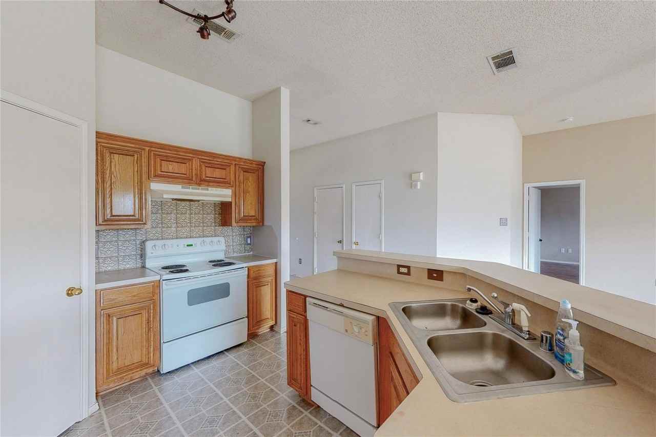 1720 Treasure Cay Dr - Photo 7 of 25