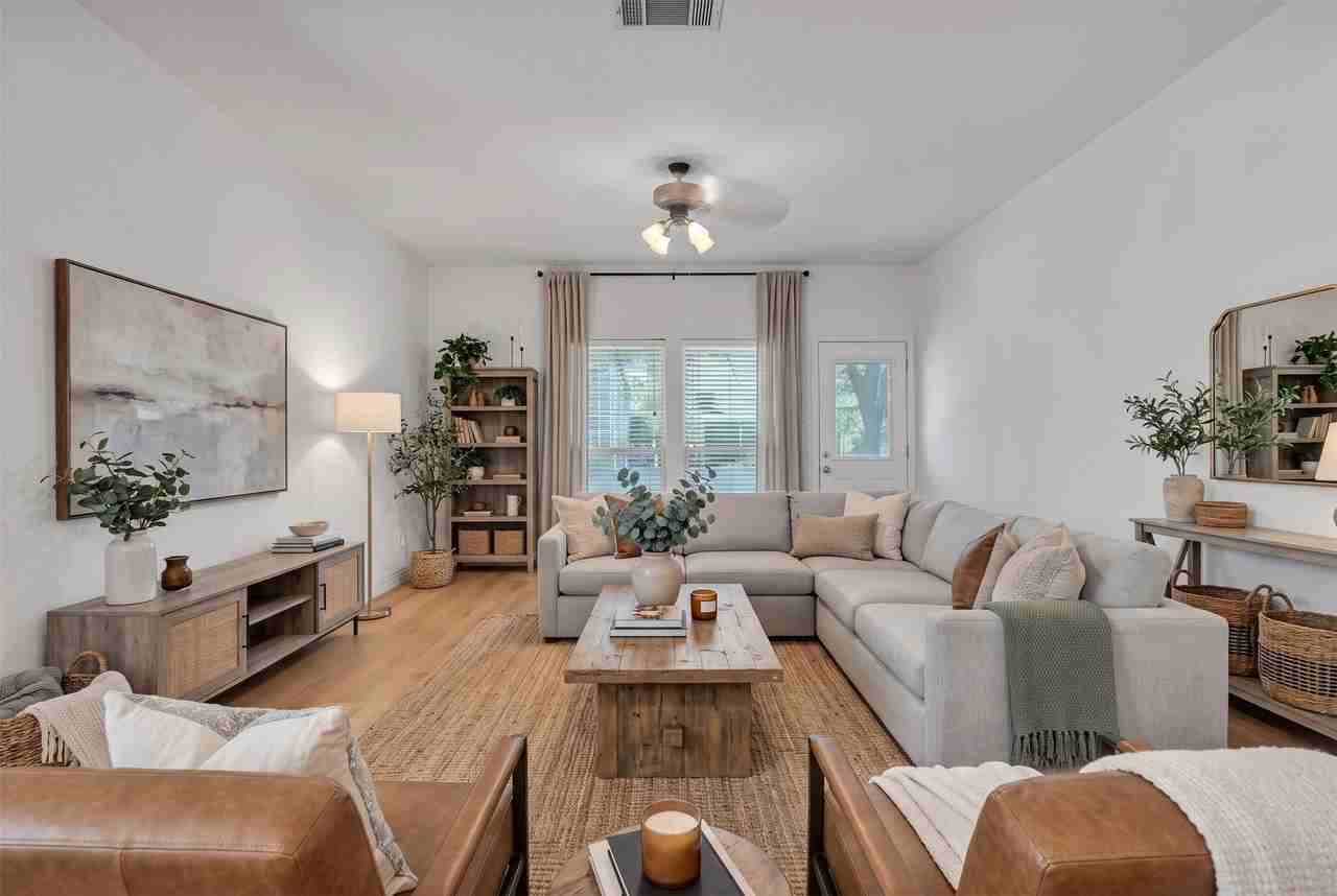9924 Lexington Dr - Photo 3 of 40