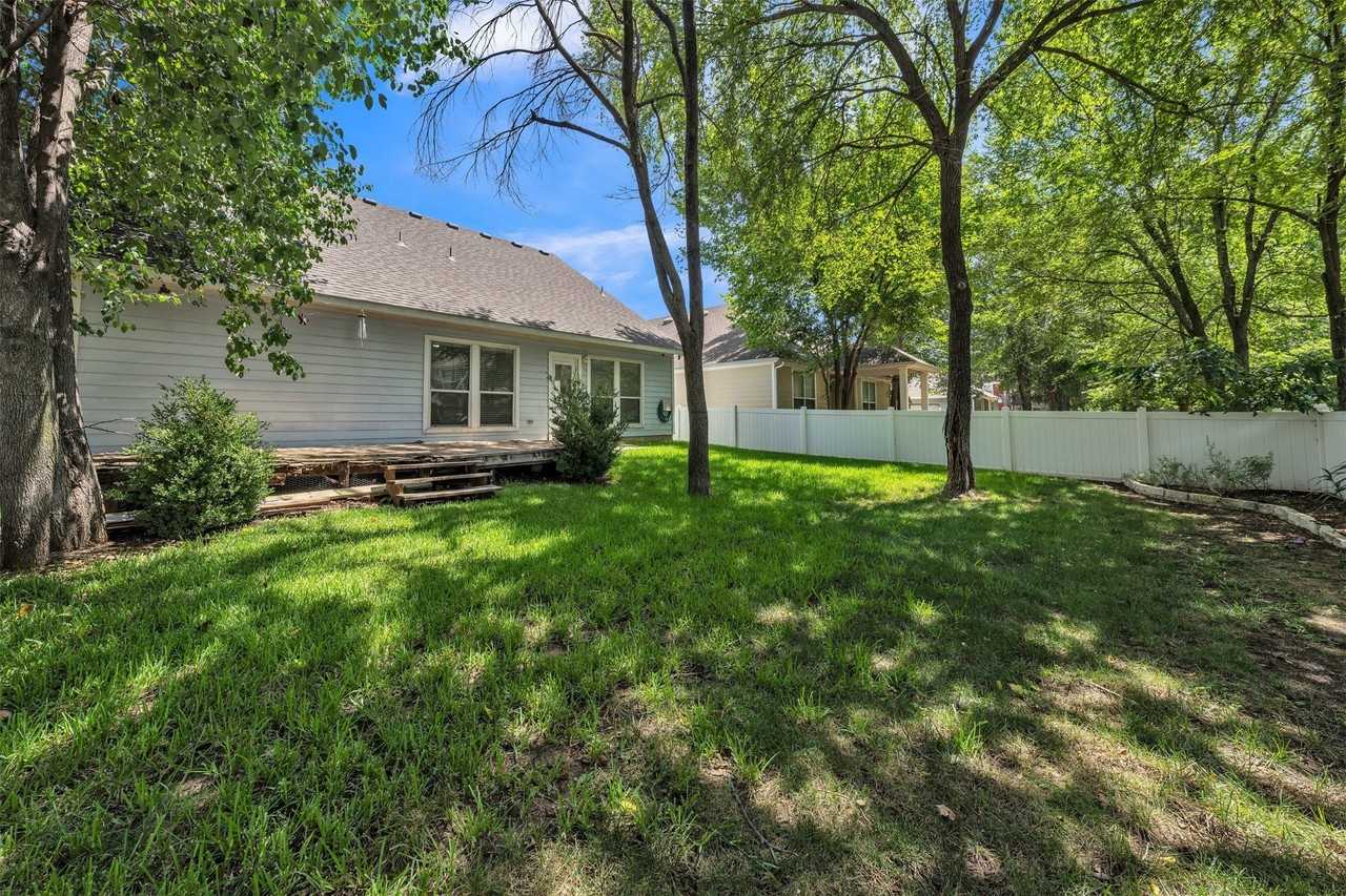 9924 Lexington Dr - Photo 4 of 40