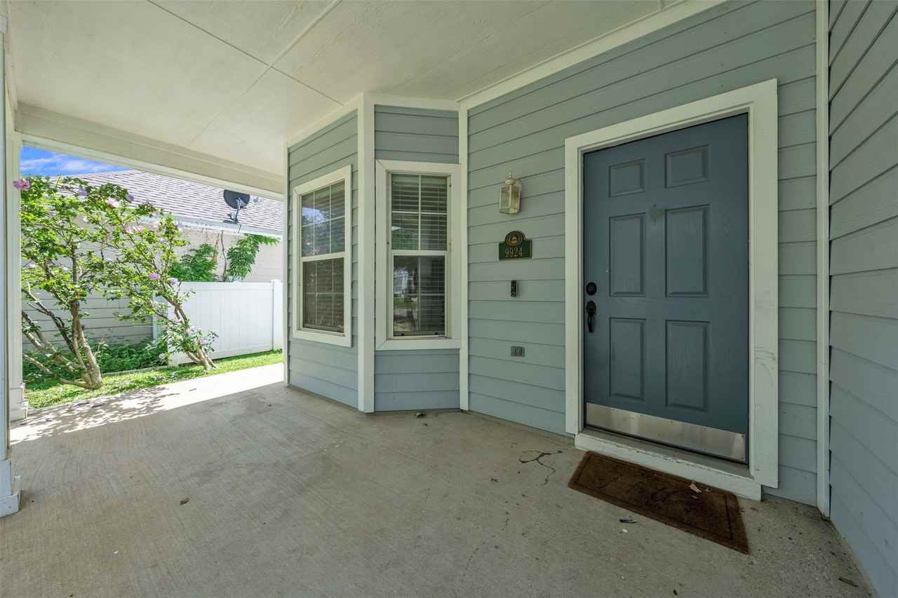 9924 Lexington Dr - Photo 6 of 40
