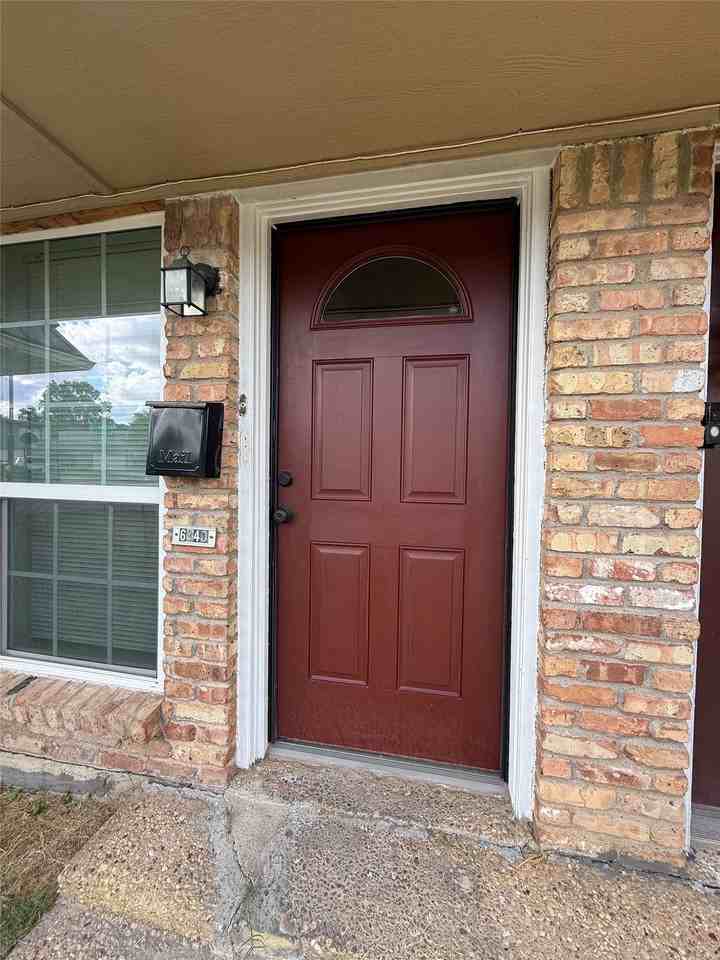 6340 Walraven Cir - Photo 2 of 7