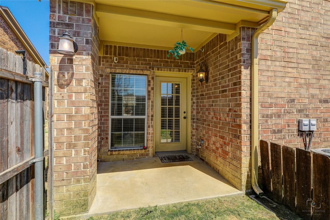 130 Barrington Ln - Photo 5 of 26