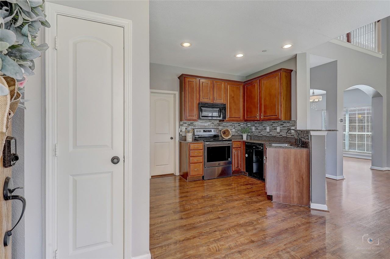 130 Barrington Ln - Photo 6 of 26
