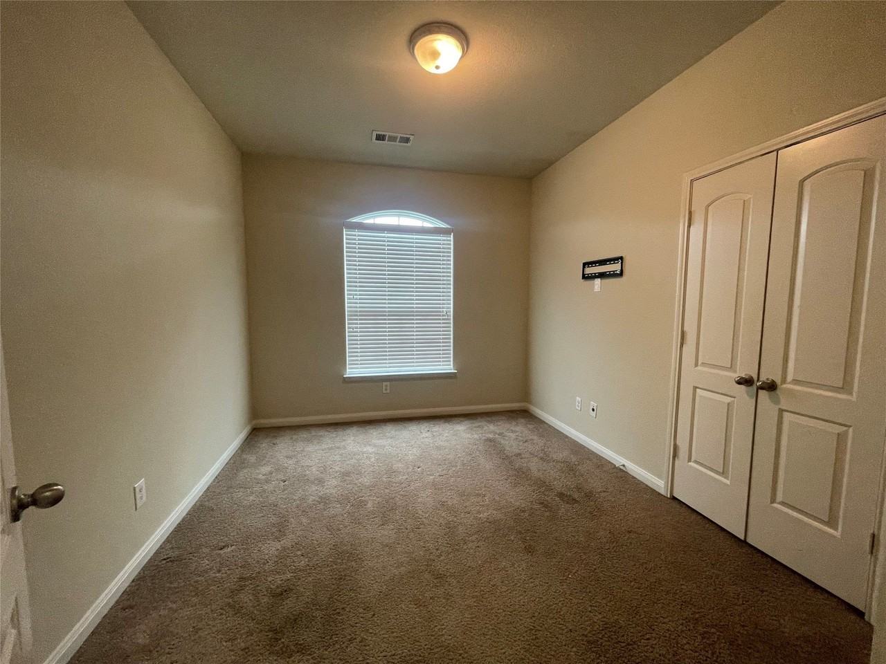 4609 Conley Ln - Photo 3 of 17