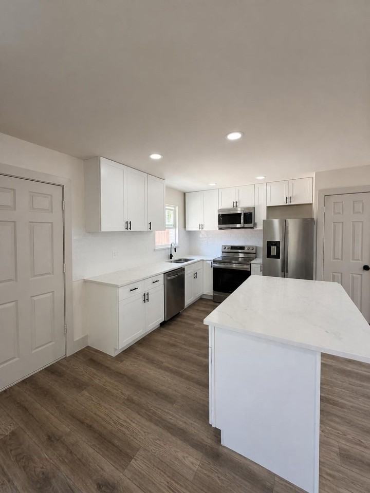 1241 E Pentagon Pkwy - Photo 2 of 16