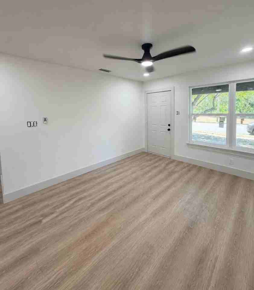 1241 E Pentagon Pkwy - Photo 3 of 16