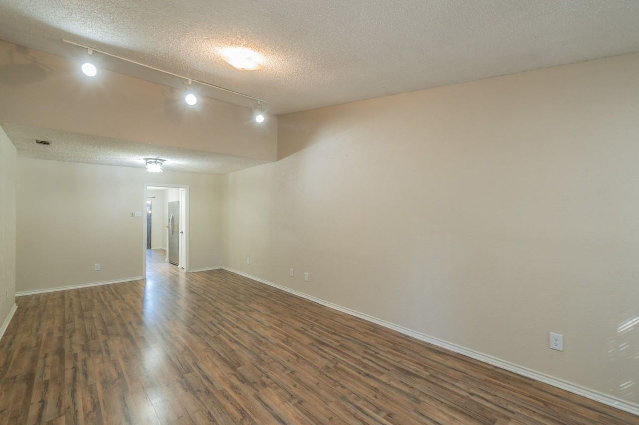 1515 Cherrycrest St - Photo 2 of 25