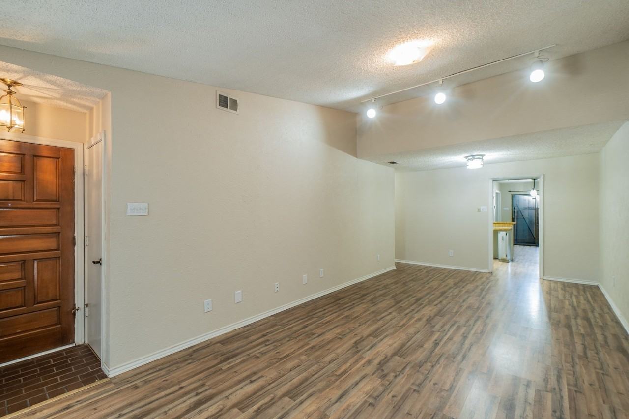 1515 Cherrycrest St - Photo 3 of 25