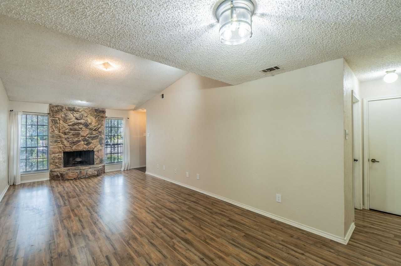 1515 Cherrycrest St - Photo 4 of 25