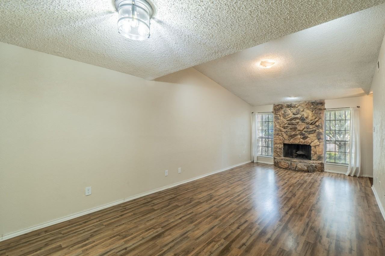 1515 Cherrycrest St - Photo 5 of 25