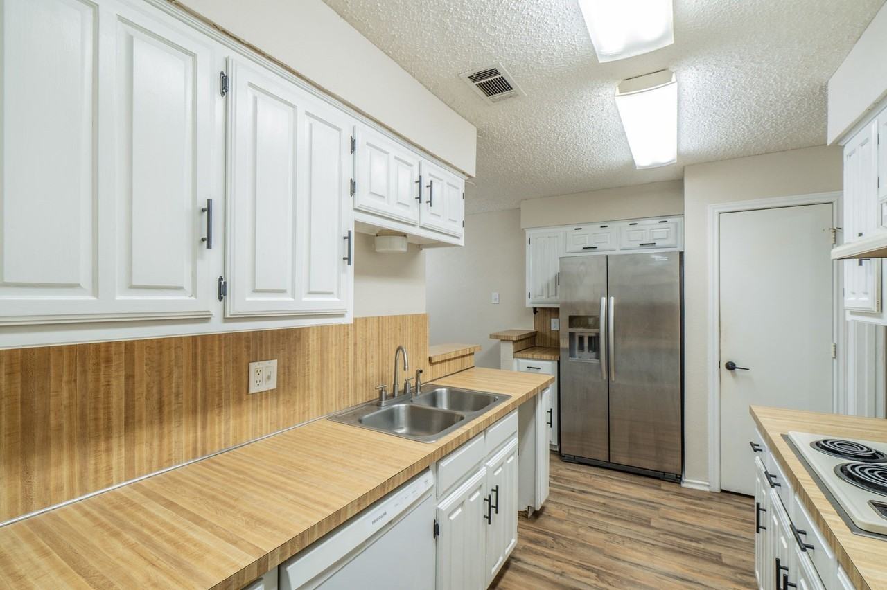 1515 Cherrycrest St - Photo 6 of 25