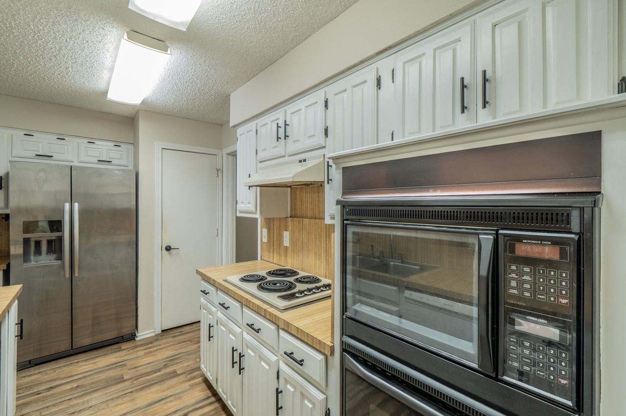 1515 Cherrycrest St - Photo 7 of 25