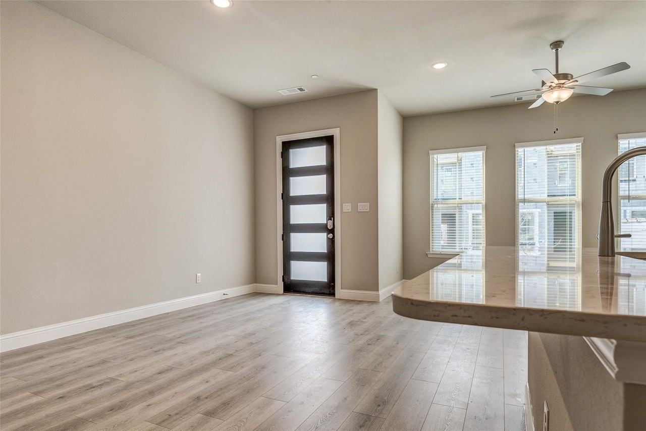 4713 Corriente Vista Ln - Photo 4 of 33