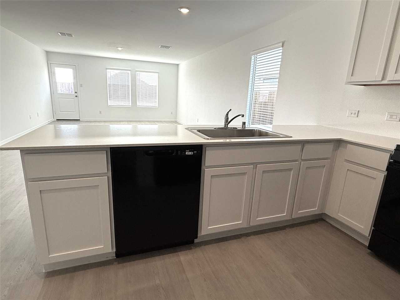 7905 Clements St - Photo 3 of 14