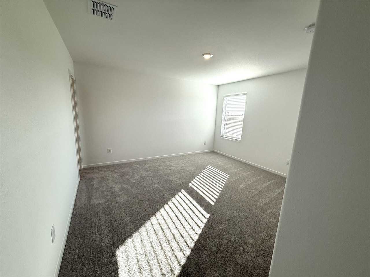 7905 Clements St - Photo 5 of 14