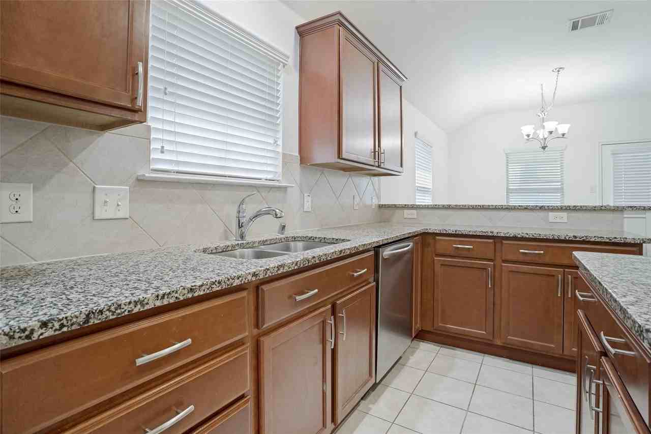 1314 Coleman Dr - Photo 5 of 25