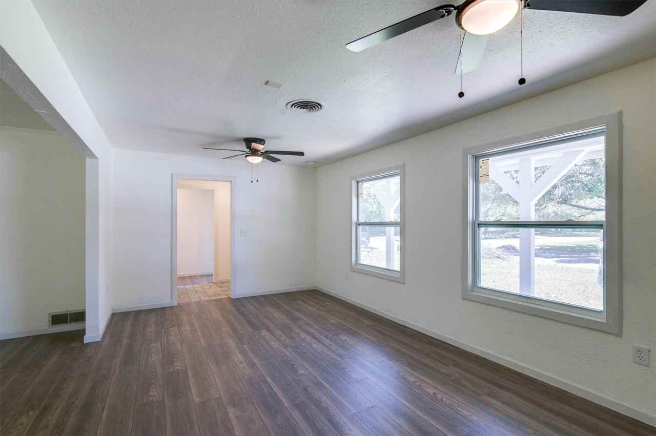 4208 Ashmore Dr - Photo 4 of 17