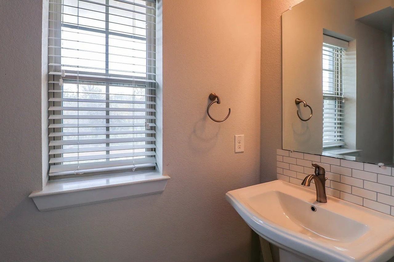 1145 Water St - Photo 5 of 21
