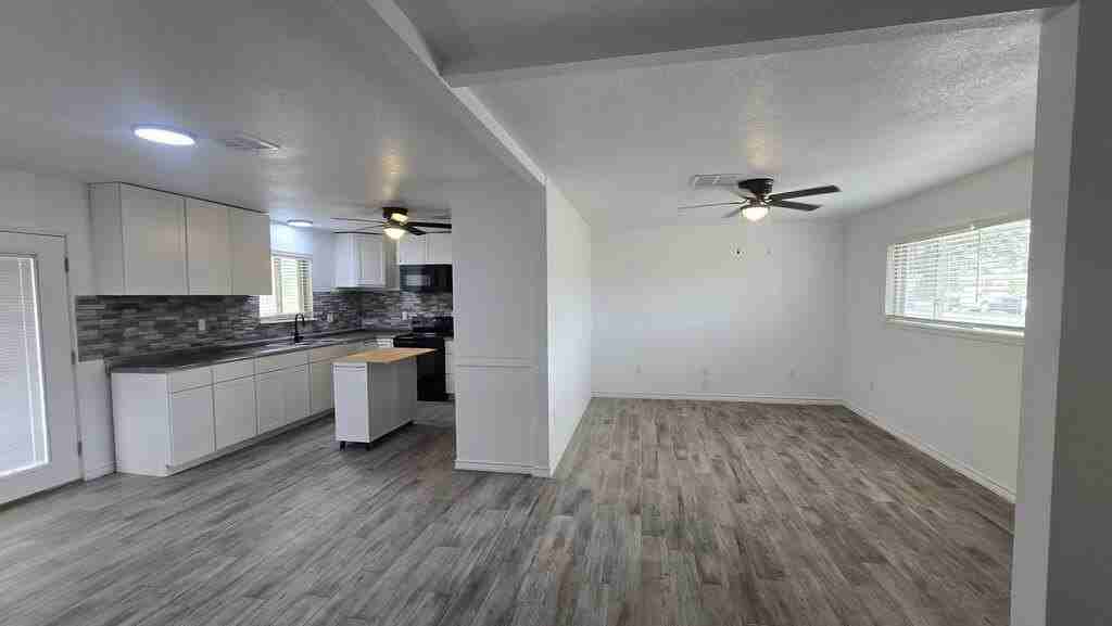 2722 Beechwood St - Photo 3 of 11