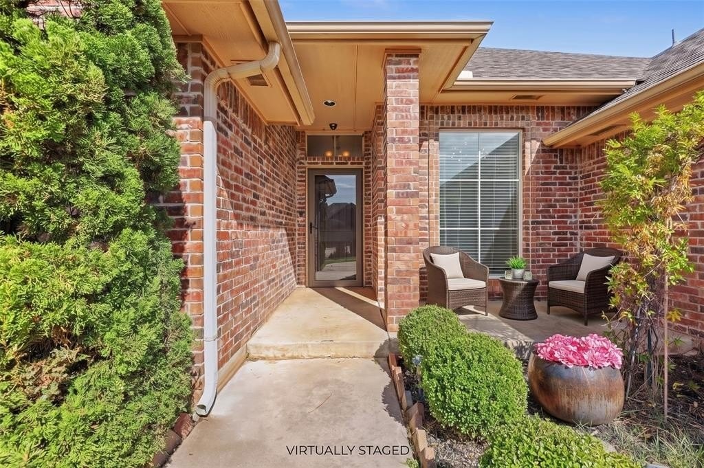 2709 Sw 97th Ct - Photo 2 of 39